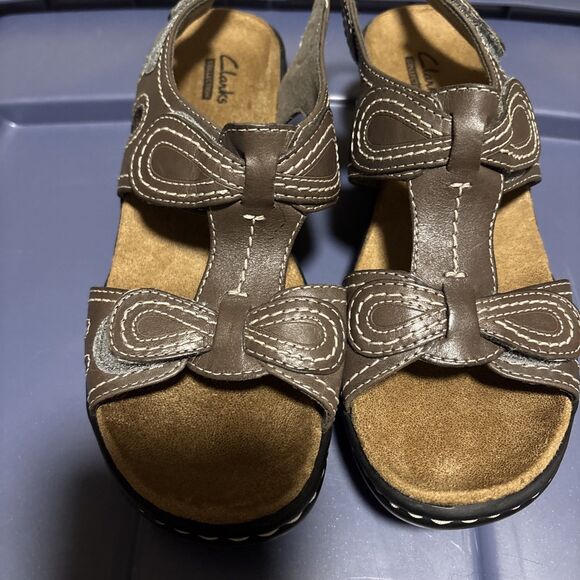 NEW Clark's Lexi Walnut Bendables Sandals Brown 15260 Womens 6.5 - Picture 1 of 6